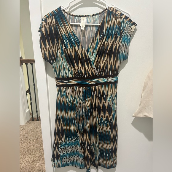 CUTE Dress with blue, tan, and brown design - Picture 2 of 2